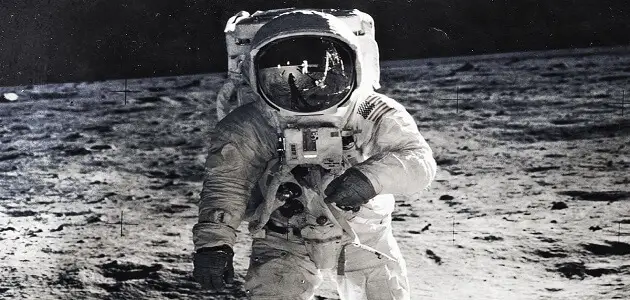استكشاف الفضاء والهبوط على سطح القمر