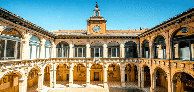 أقدم جامعة في إيطاليا